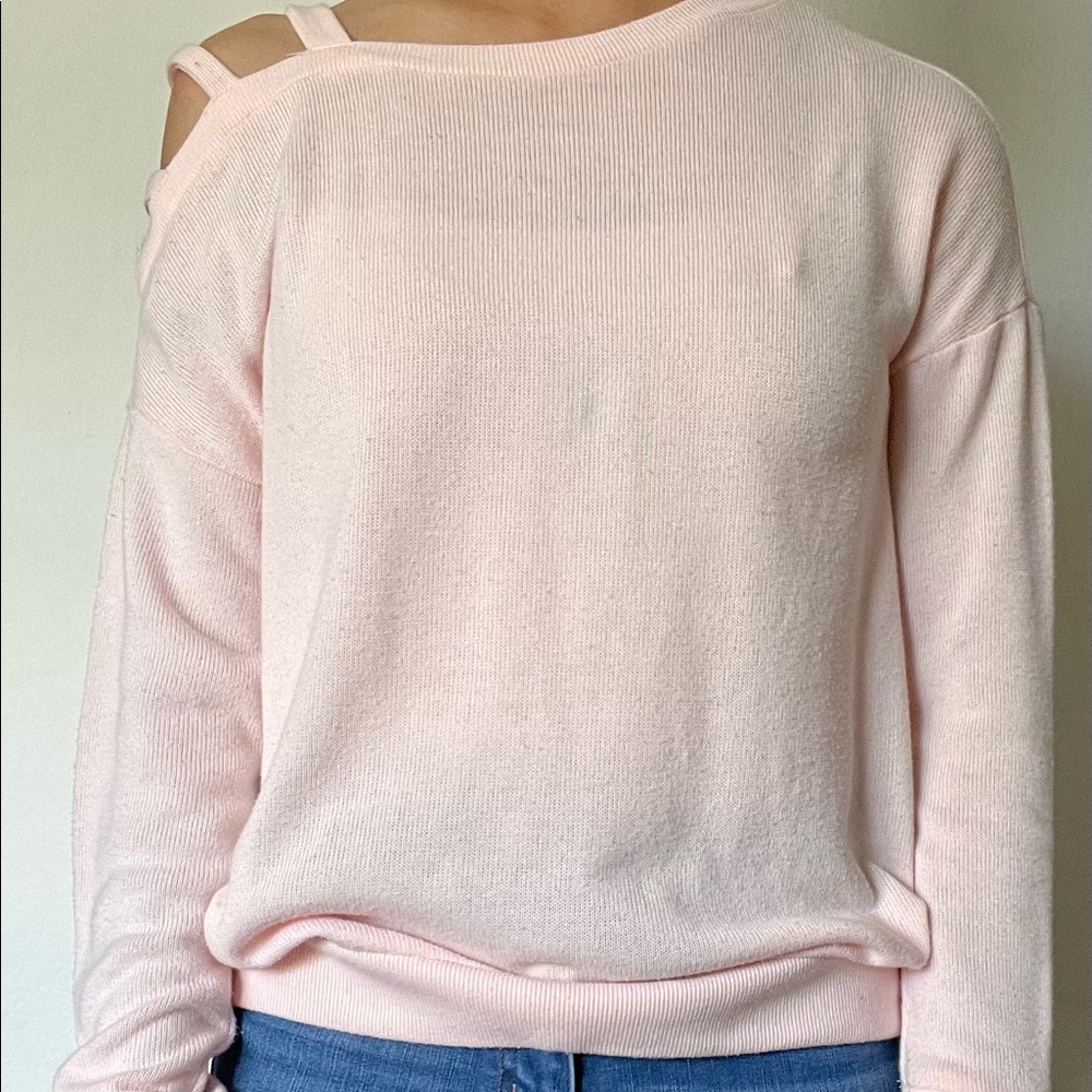 Aeropostale pink longsleeve. Has a small stain. Size small.